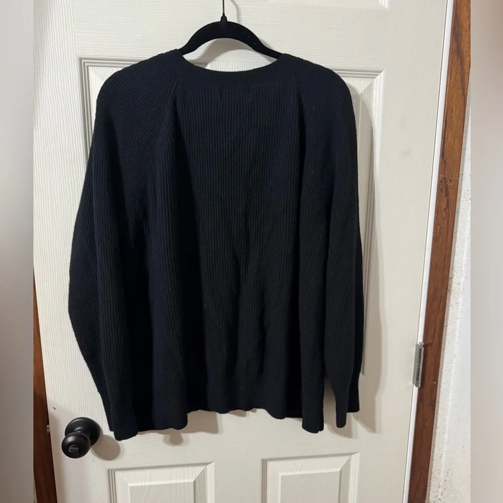 Old Navy Women’s V-neck Black sweater XL - Picture 2 of 3